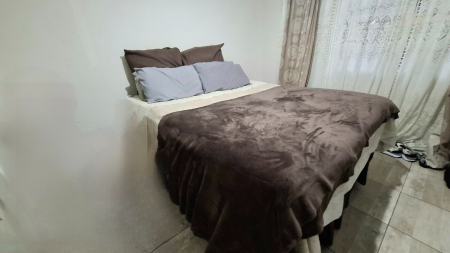  Bedroom Property for Sale in Lakefield Gauteng
