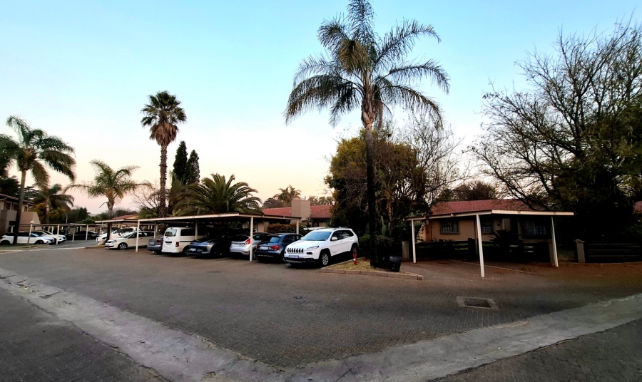  Bedroom Property for Sale in Lakefield Gauteng