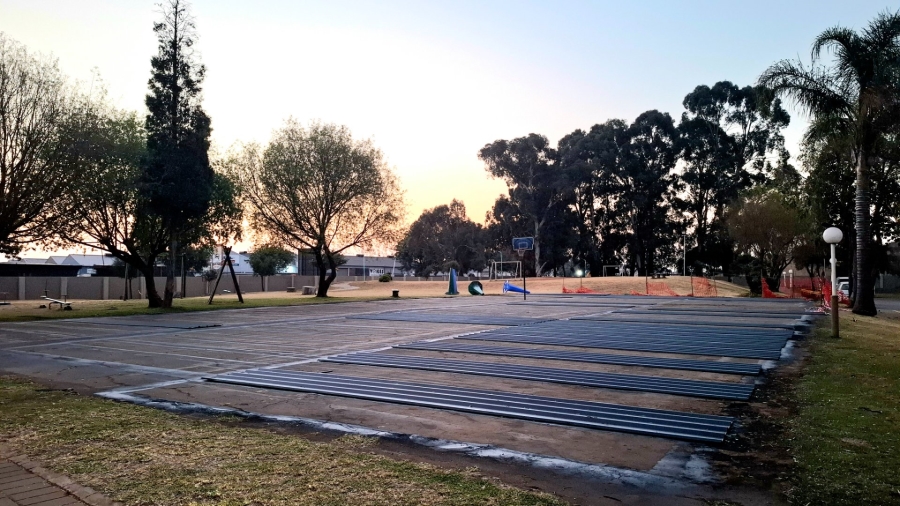  Bedroom Property for Sale in Lakefield Gauteng