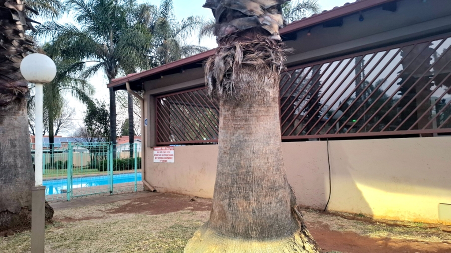  Bedroom Property for Sale in Lakefield Gauteng