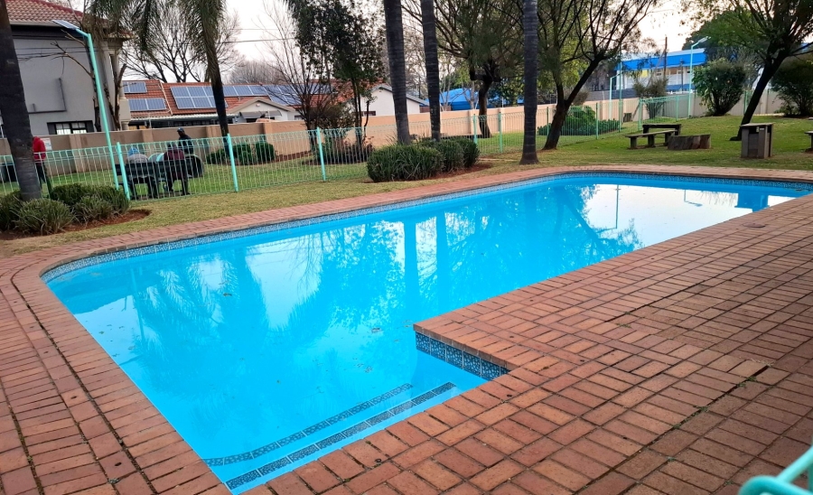  Bedroom Property for Sale in Lakefield Gauteng