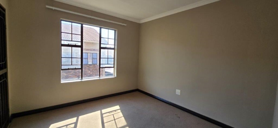 2 Bedroom Property for Sale in Magalieskruin Gauteng