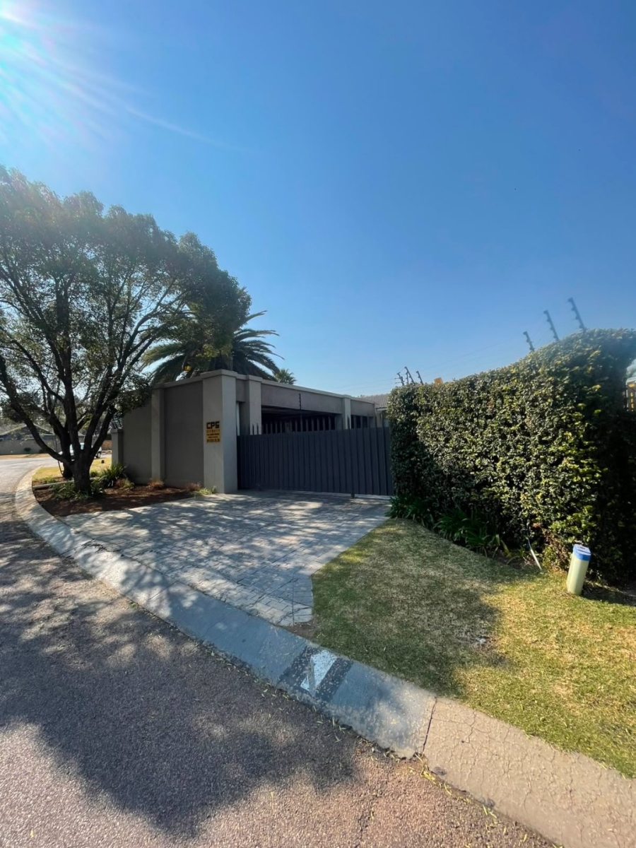 6 Bedroom Property for Sale in Verwoerdpark Gauteng
