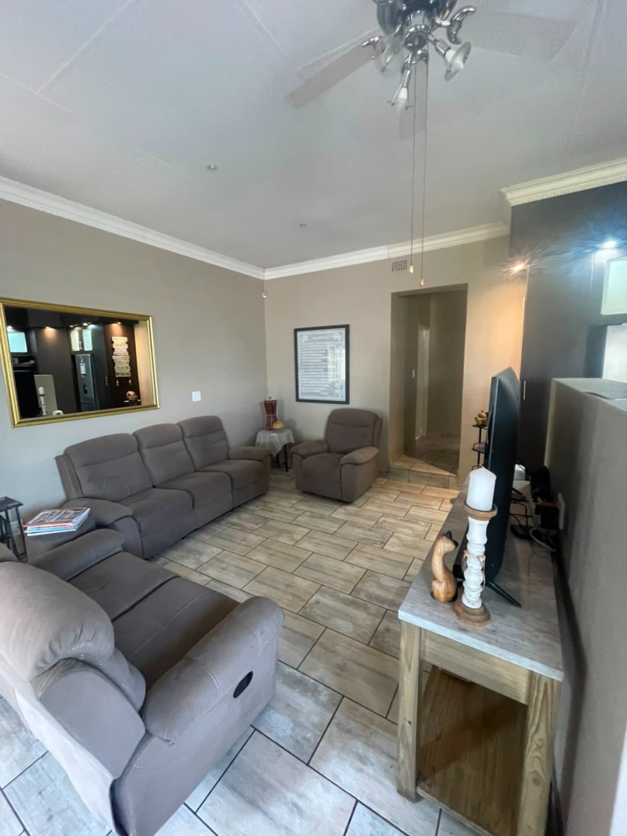 6 Bedroom Property for Sale in Verwoerdpark Gauteng