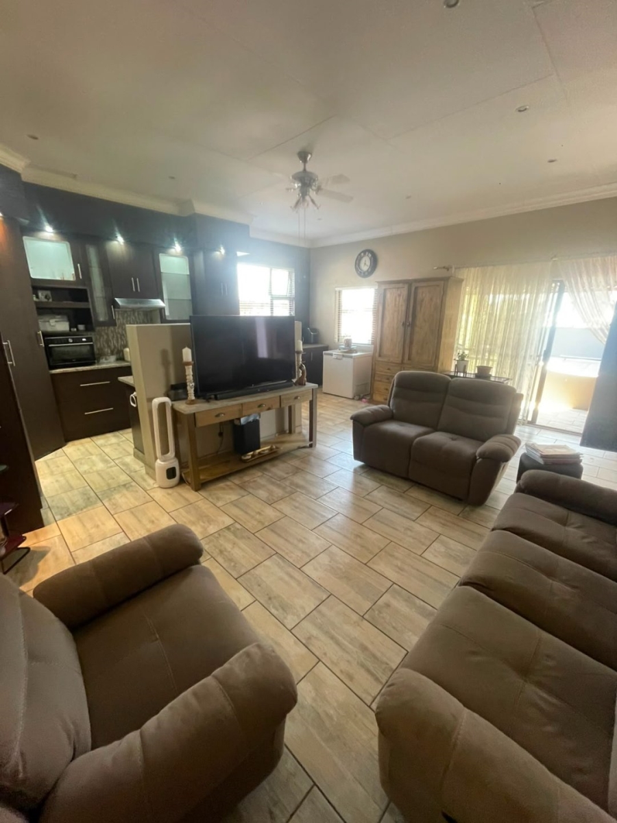 6 Bedroom Property for Sale in Verwoerdpark Gauteng