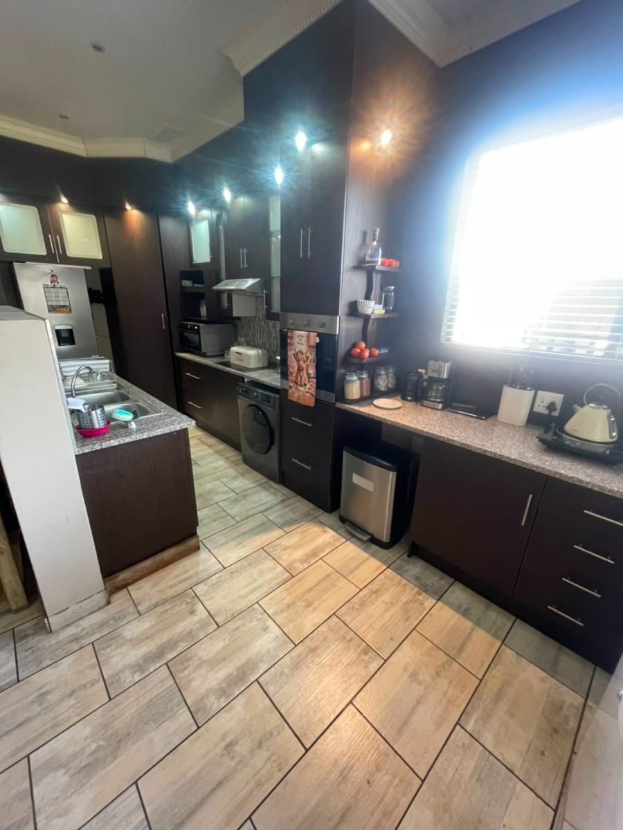 6 Bedroom Property for Sale in Verwoerdpark Gauteng