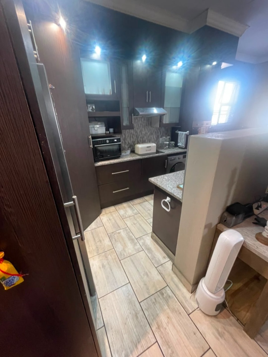 6 Bedroom Property for Sale in Verwoerdpark Gauteng