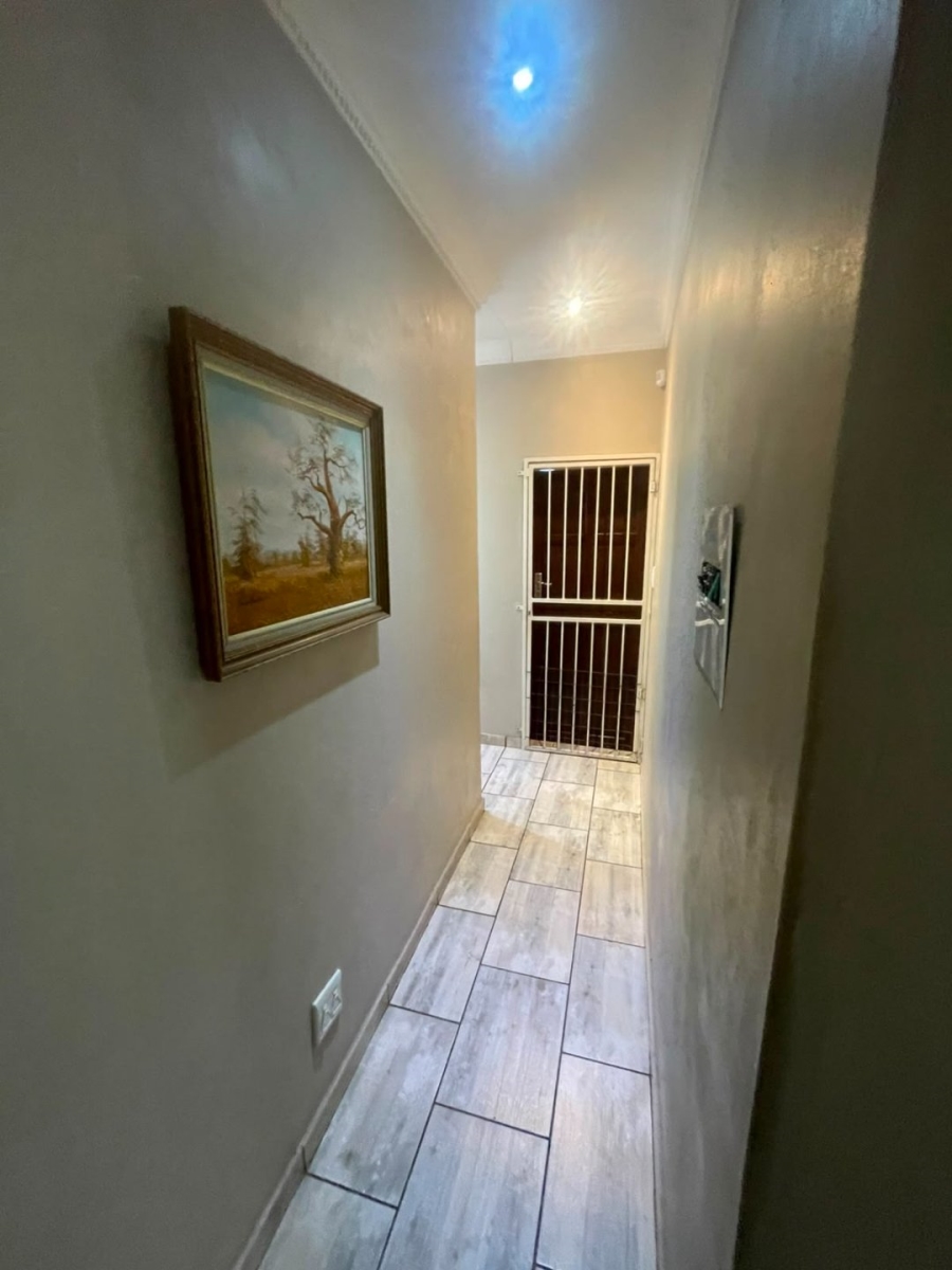 6 Bedroom Property for Sale in Verwoerdpark Gauteng