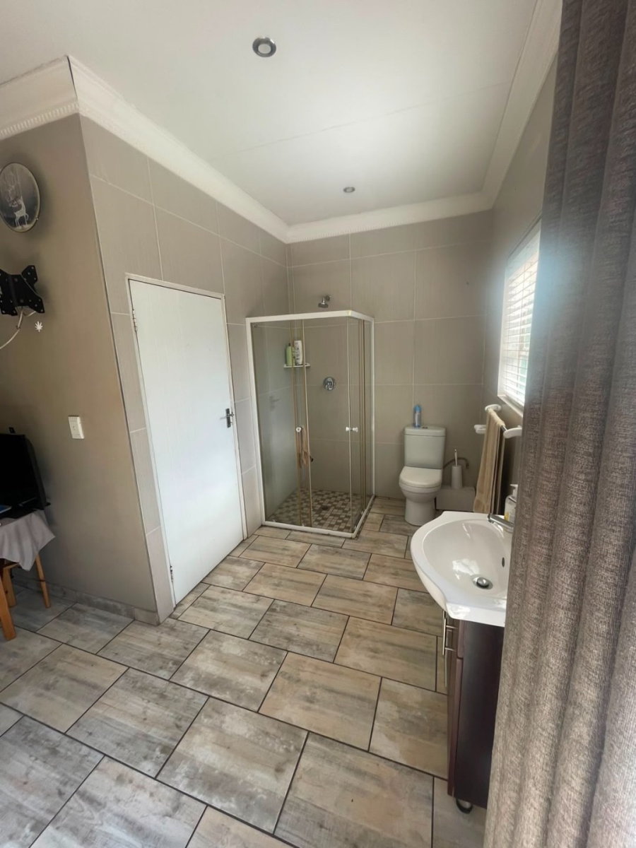 6 Bedroom Property for Sale in Verwoerdpark Gauteng