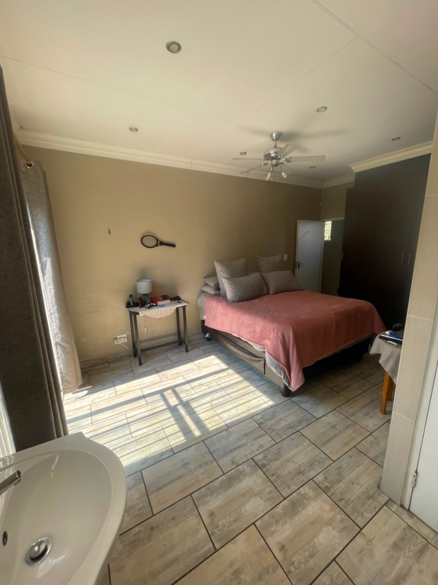 6 Bedroom Property for Sale in Verwoerdpark Gauteng