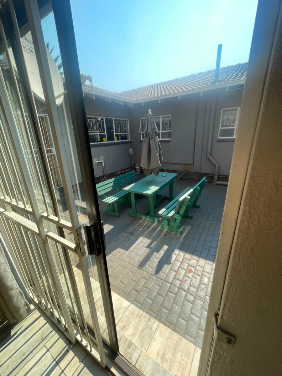 6 Bedroom Property for Sale in Verwoerdpark Gauteng