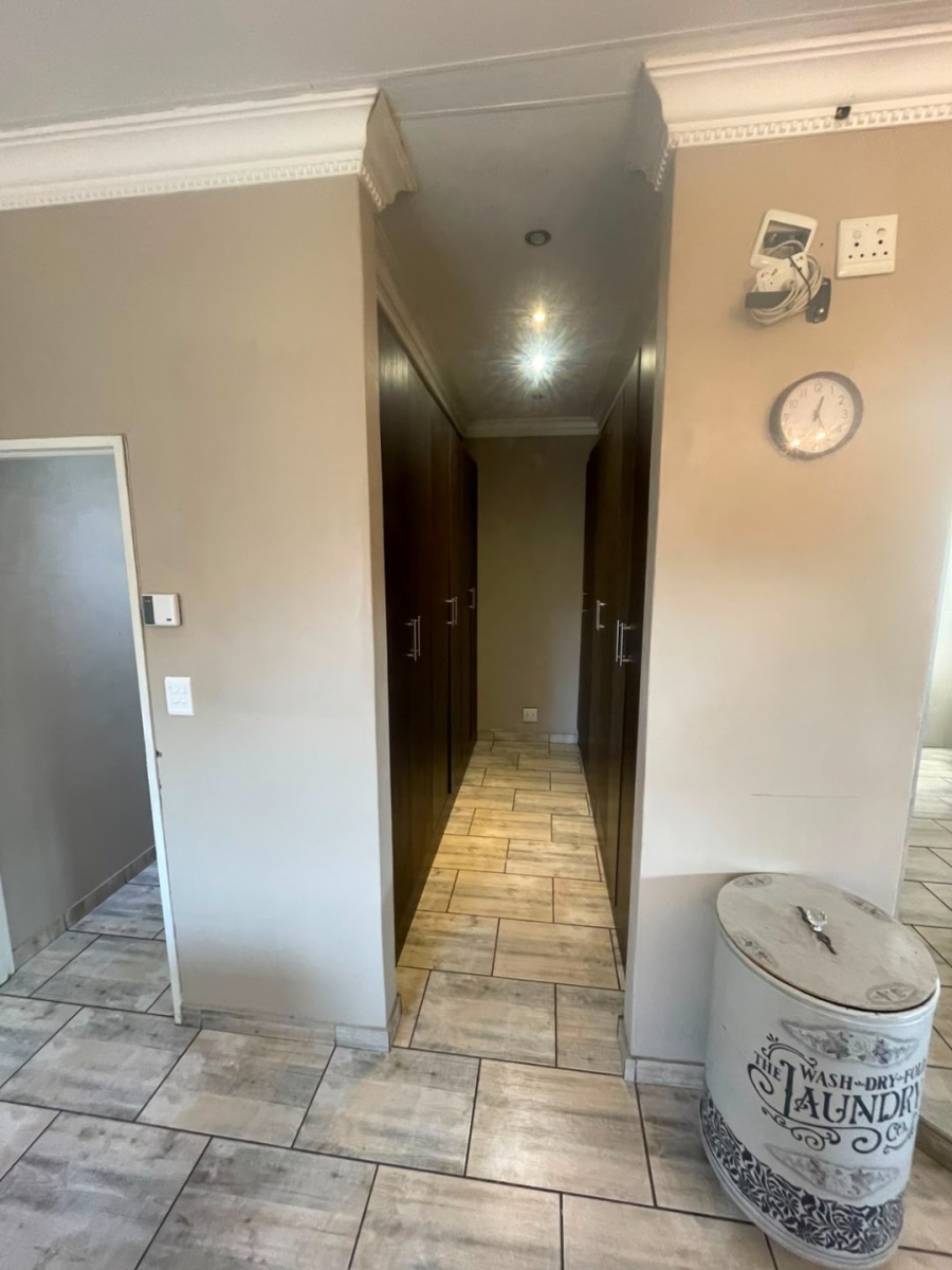 6 Bedroom Property for Sale in Verwoerdpark Gauteng