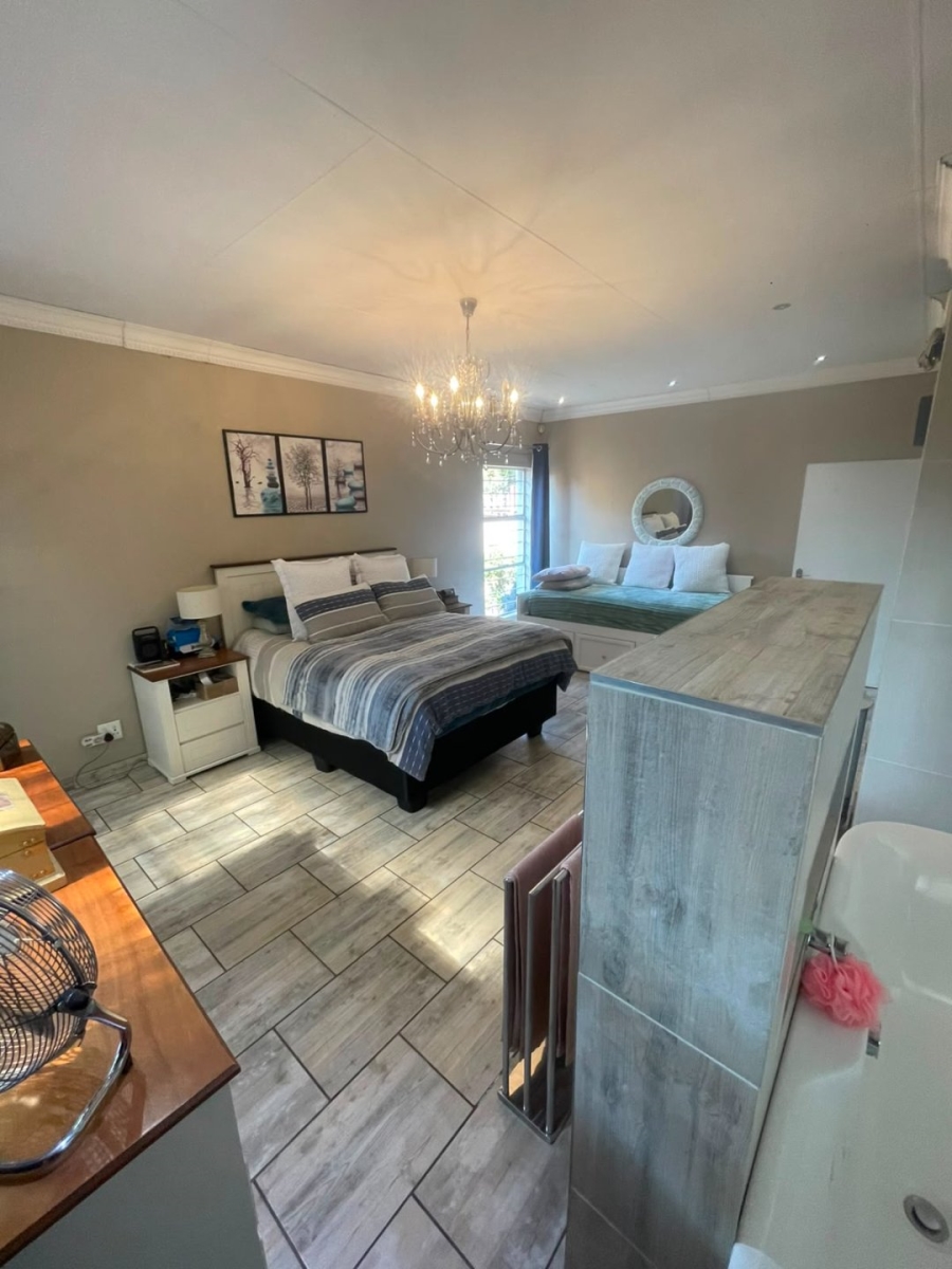 6 Bedroom Property for Sale in Verwoerdpark Gauteng