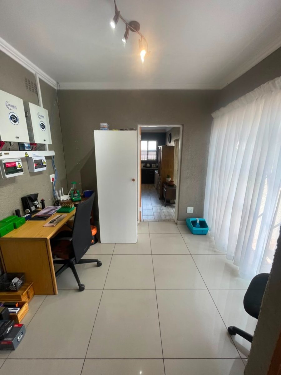6 Bedroom Property for Sale in Verwoerdpark Gauteng