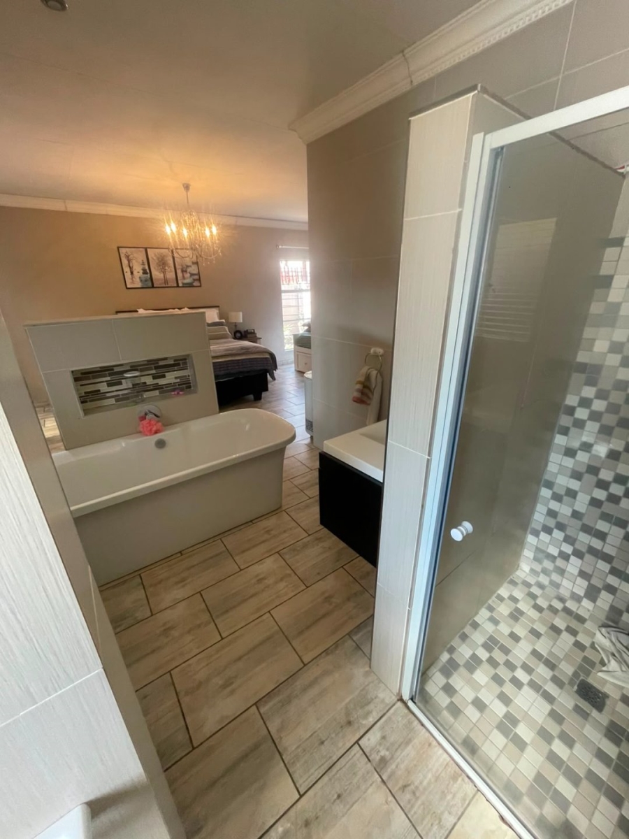 6 Bedroom Property for Sale in Verwoerdpark Gauteng