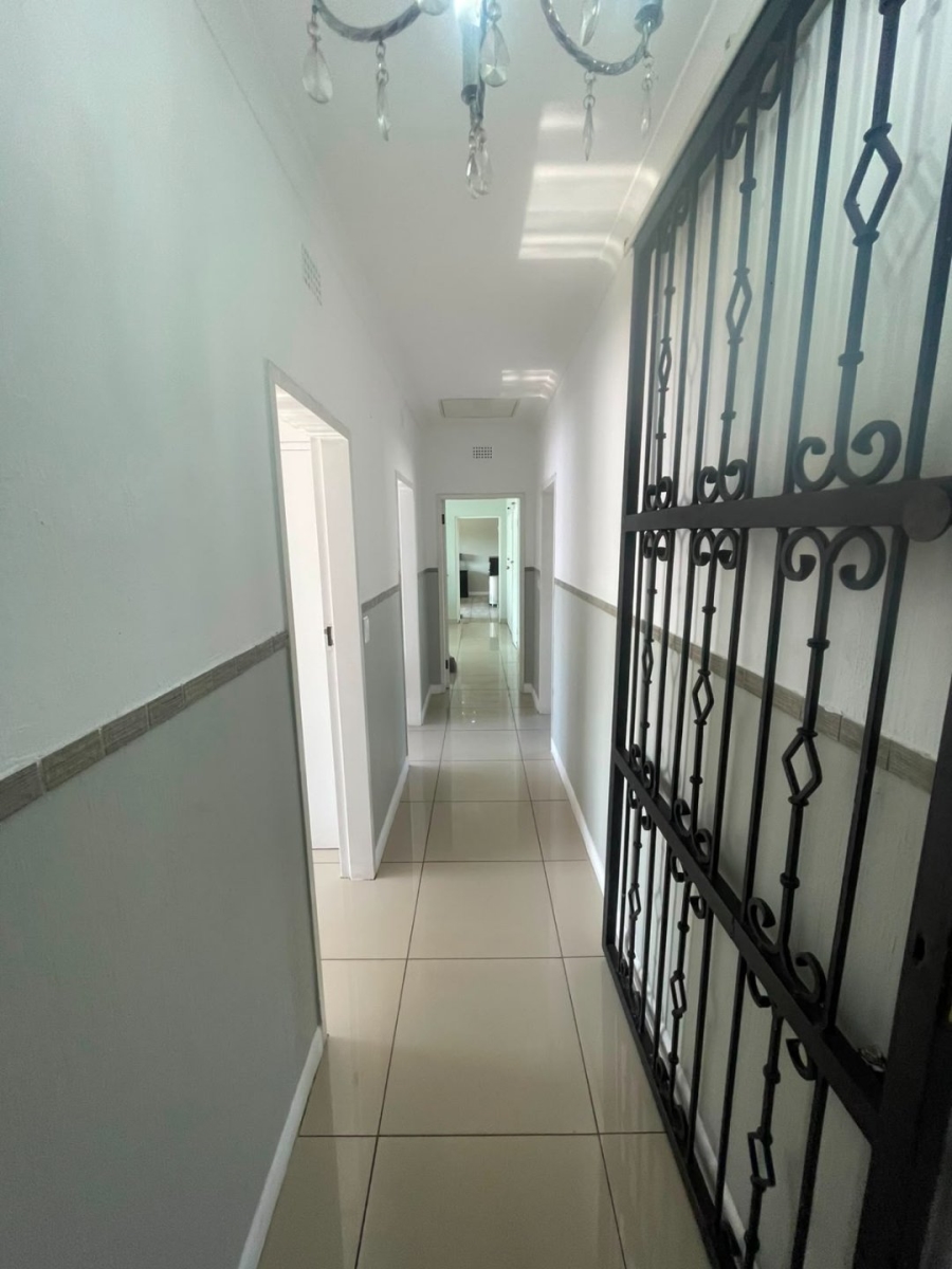 6 Bedroom Property for Sale in Verwoerdpark Gauteng