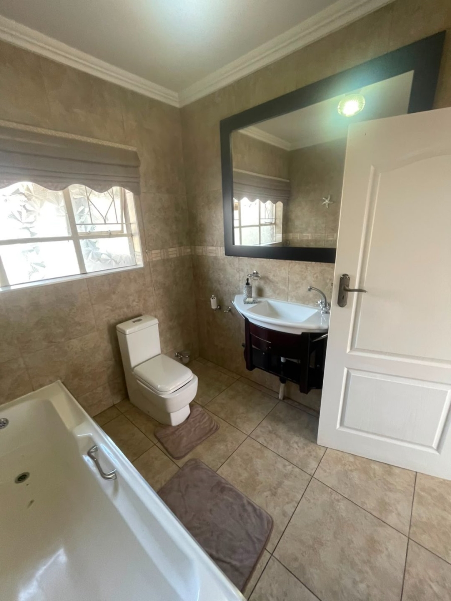 6 Bedroom Property for Sale in Verwoerdpark Gauteng