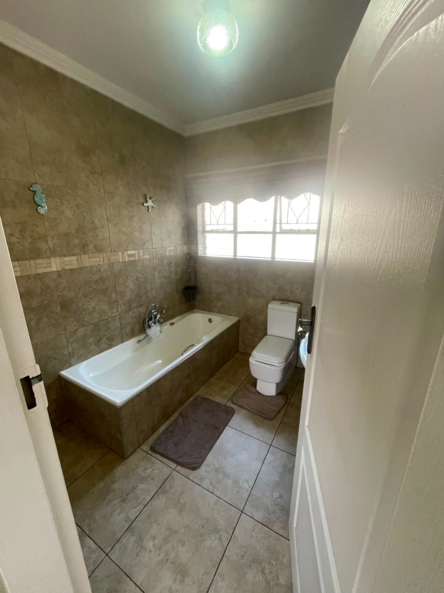 6 Bedroom Property for Sale in Verwoerdpark Gauteng