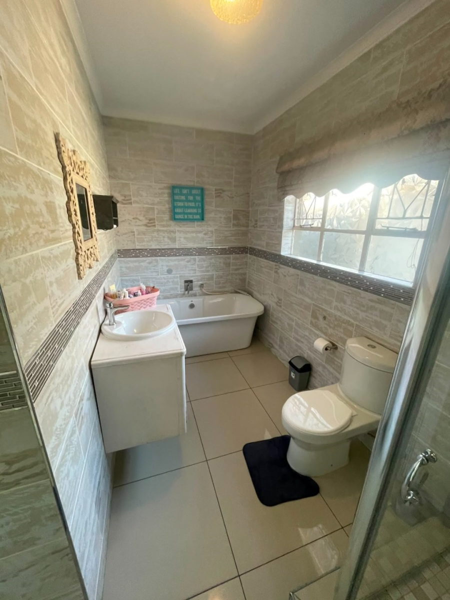 6 Bedroom Property for Sale in Verwoerdpark Gauteng