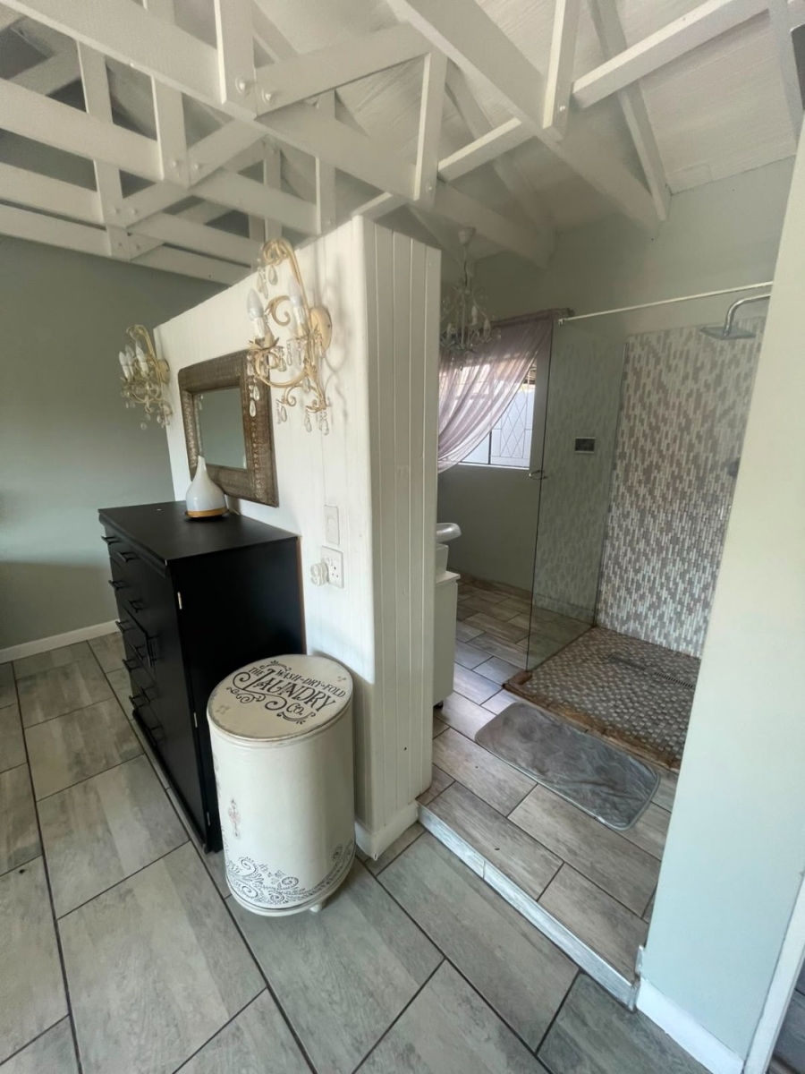 6 Bedroom Property for Sale in Verwoerdpark Gauteng