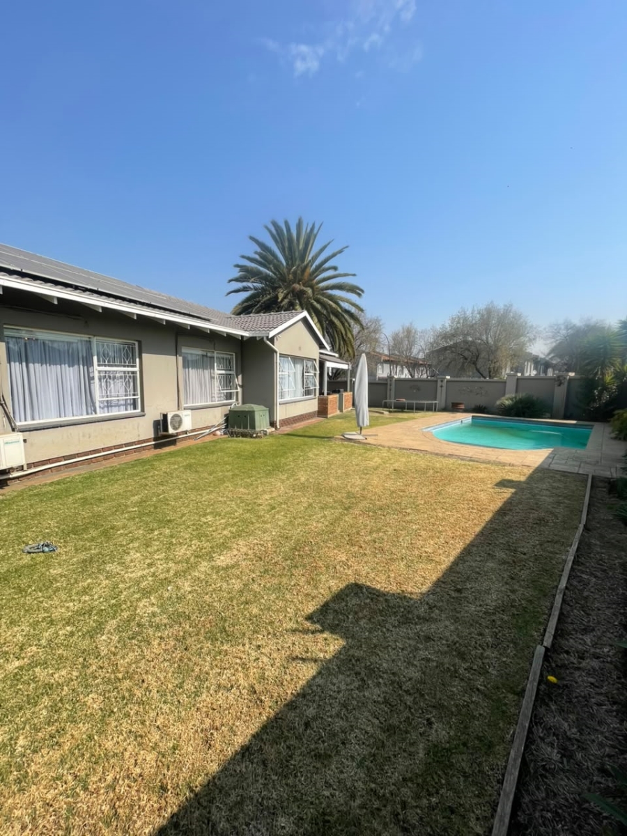 6 Bedroom Property for Sale in Verwoerdpark Gauteng