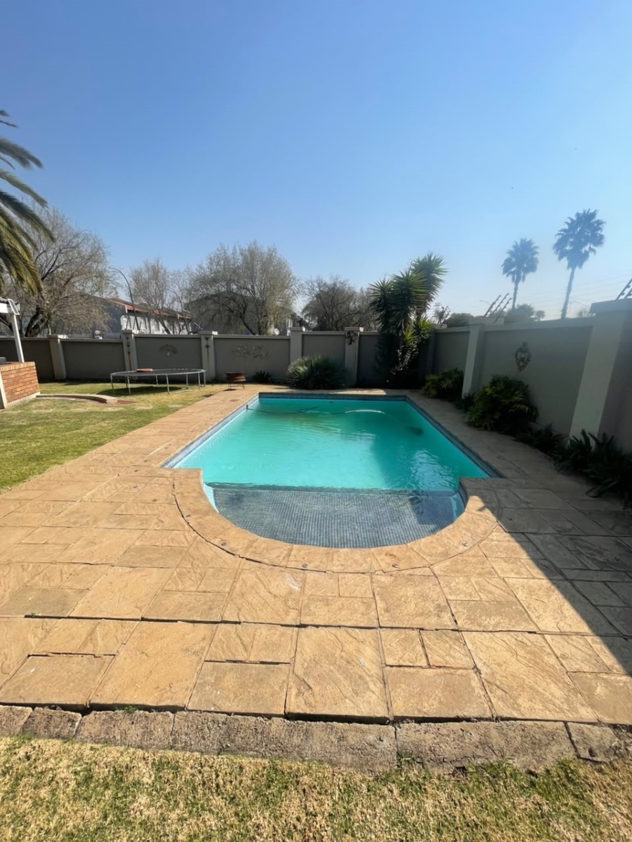 6 Bedroom Property for Sale in Verwoerdpark Gauteng