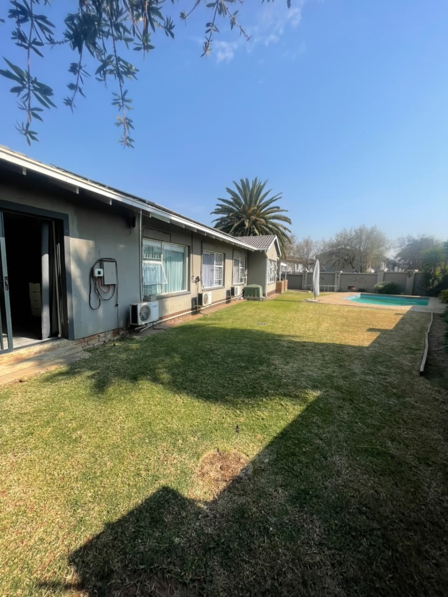 6 Bedroom Property for Sale in Verwoerdpark Gauteng