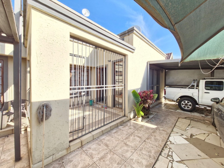 3 Bedroom Property for Sale in Daveyton Gauteng