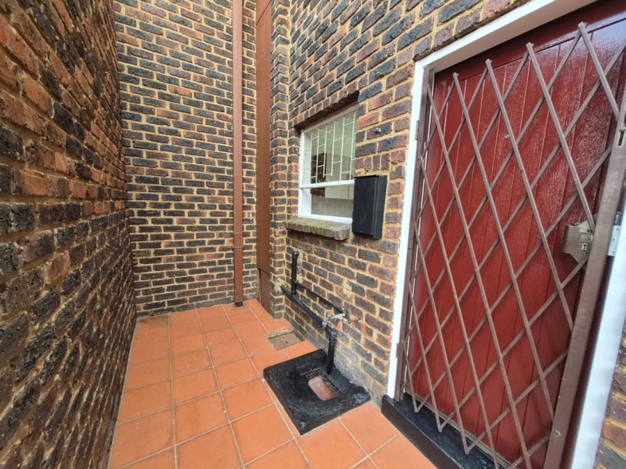 To Let 2 Bedroom Property for Rent in Pierre Van Ryneveld Gauteng