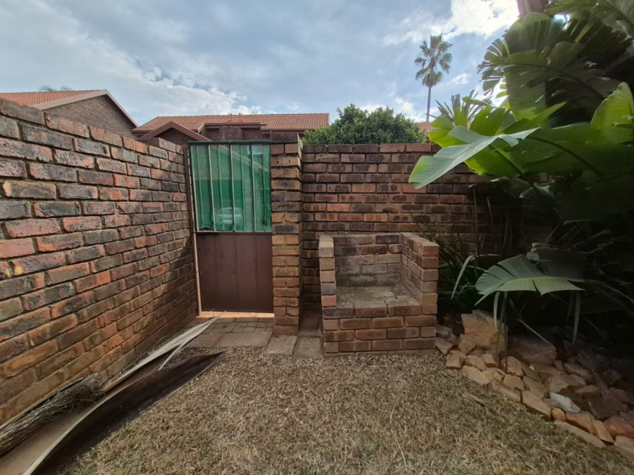 To Let 2 Bedroom Property for Rent in Pierre Van Ryneveld Gauteng
