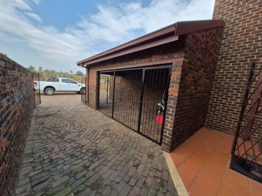 To Let 2 Bedroom Property for Rent in Pierre Van Ryneveld Gauteng