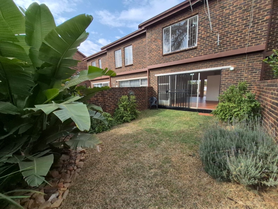 To Let 2 Bedroom Property for Rent in Pierre Van Ryneveld Gauteng