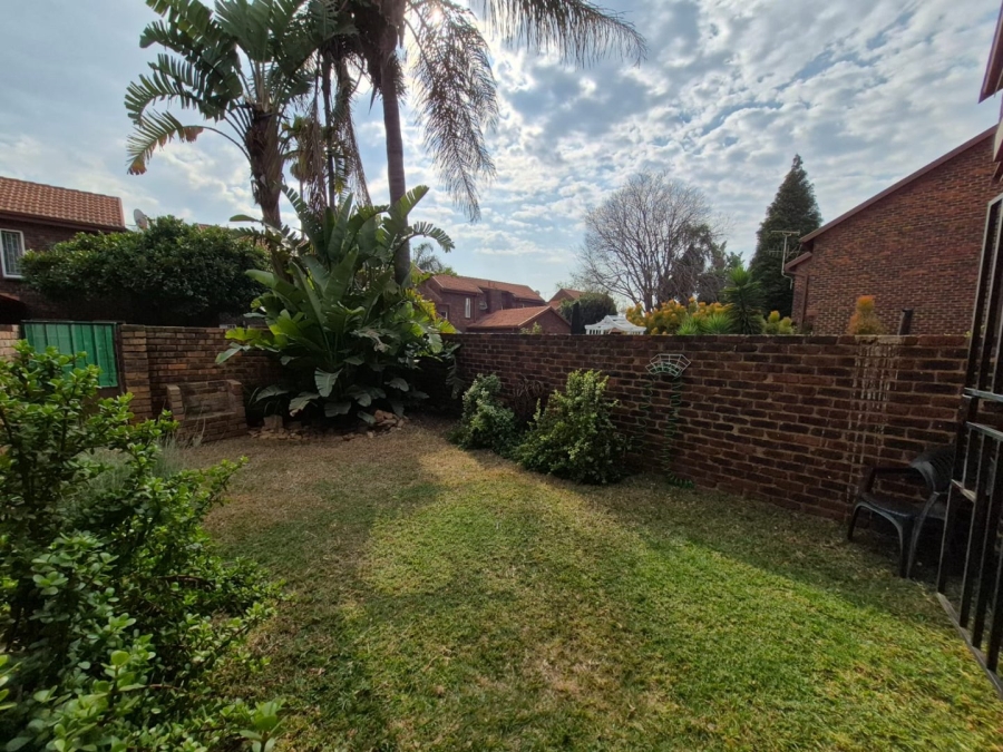 To Let 2 Bedroom Property for Rent in Pierre Van Ryneveld Gauteng