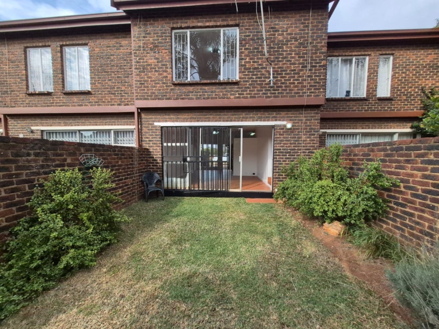 To Let 2 Bedroom Property for Rent in Pierre Van Ryneveld Gauteng