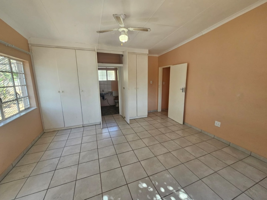 To Let 3 Bedroom Property for Rent in Mooiplaats Gauteng