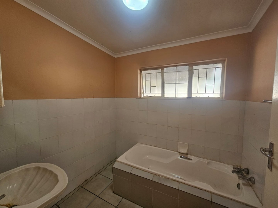 To Let 3 Bedroom Property for Rent in Mooiplaats Gauteng