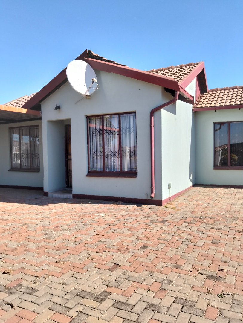 3 Bedroom Property for Sale in Lotus Gardens Gauteng