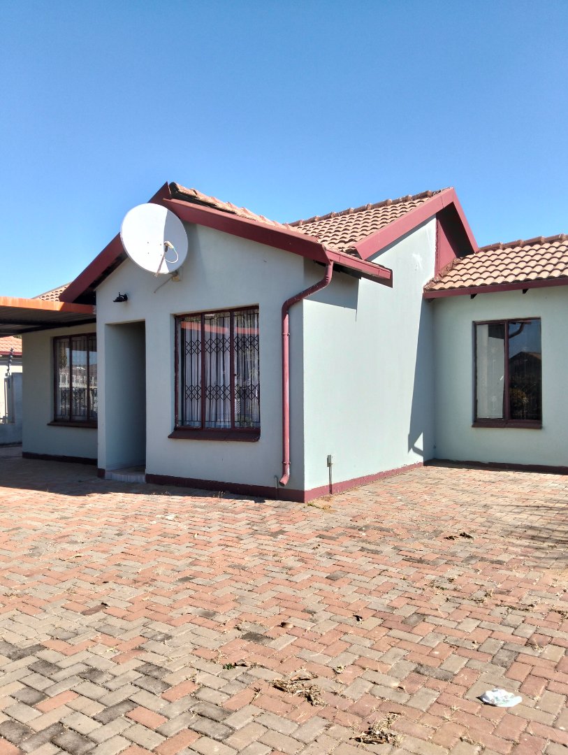 3 Bedroom Property for Sale in Lotus Gardens Gauteng