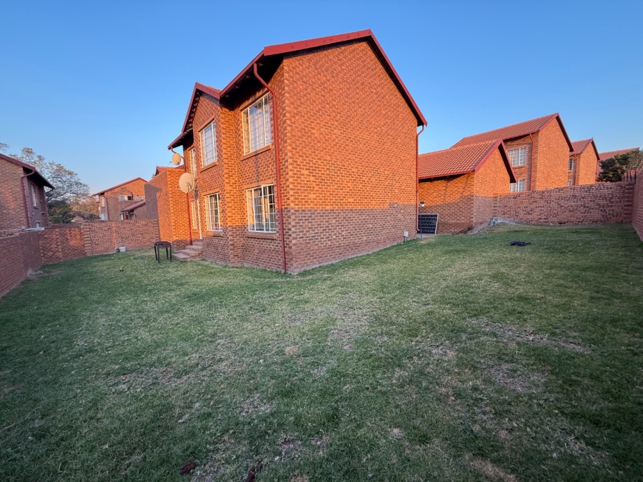2 Bedroom Property for Sale in The Reeds Gauteng