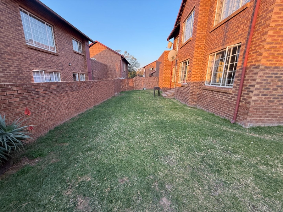 2 Bedroom Property for Sale in The Reeds Gauteng