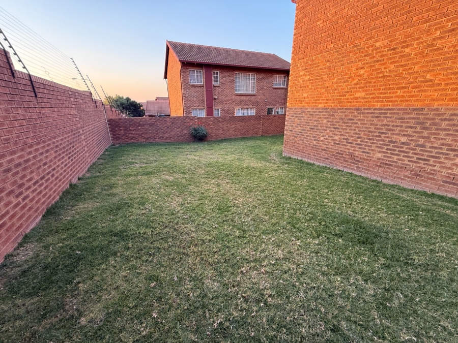 2 Bedroom Property for Sale in The Reeds Gauteng