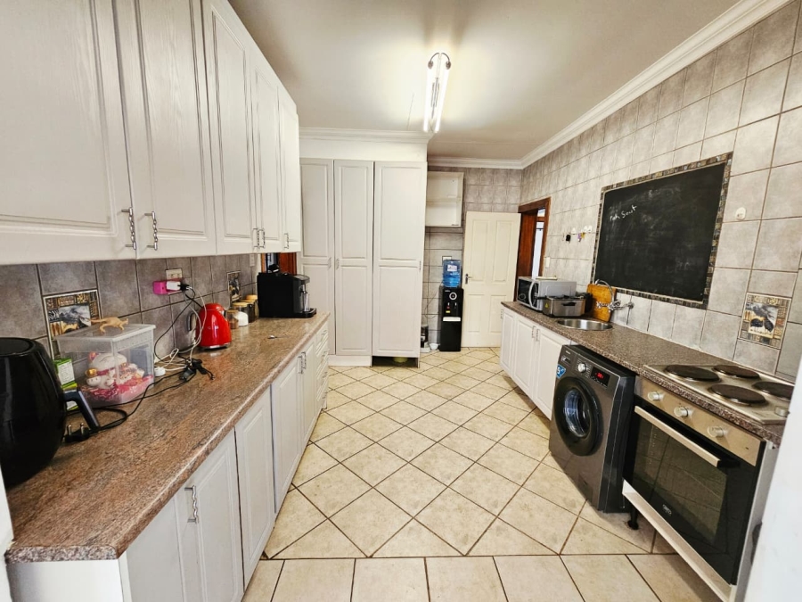  Bedroom Property for Sale in Raslouw Gauteng