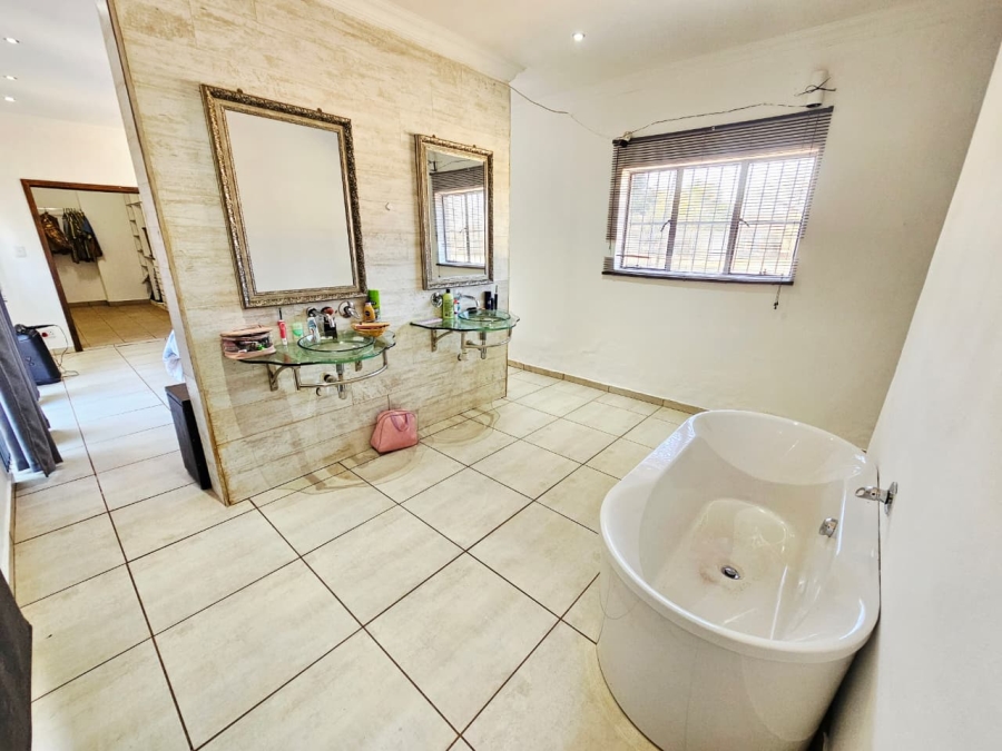  Bedroom Property for Sale in Raslouw Gauteng