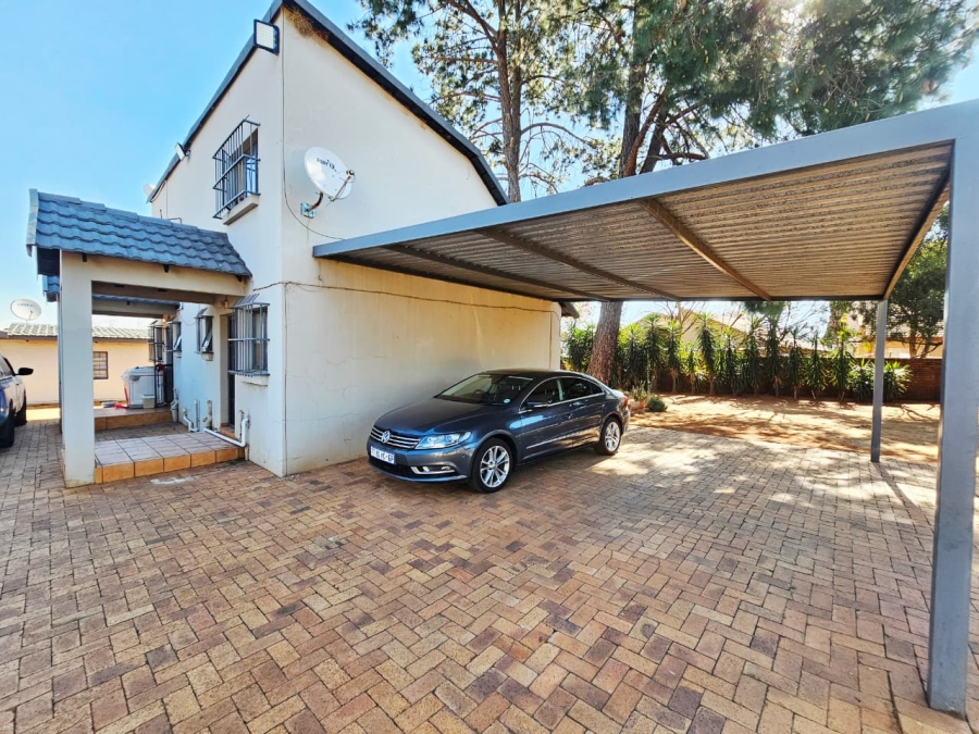  Bedroom Property for Sale in Raslouw Gauteng