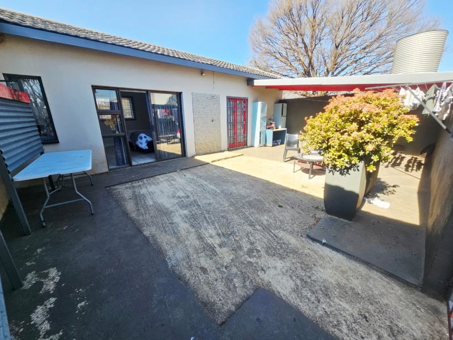  Bedroom Property for Sale in Raslouw Gauteng