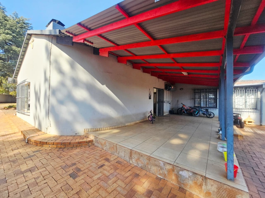  Bedroom Property for Sale in Raslouw Gauteng