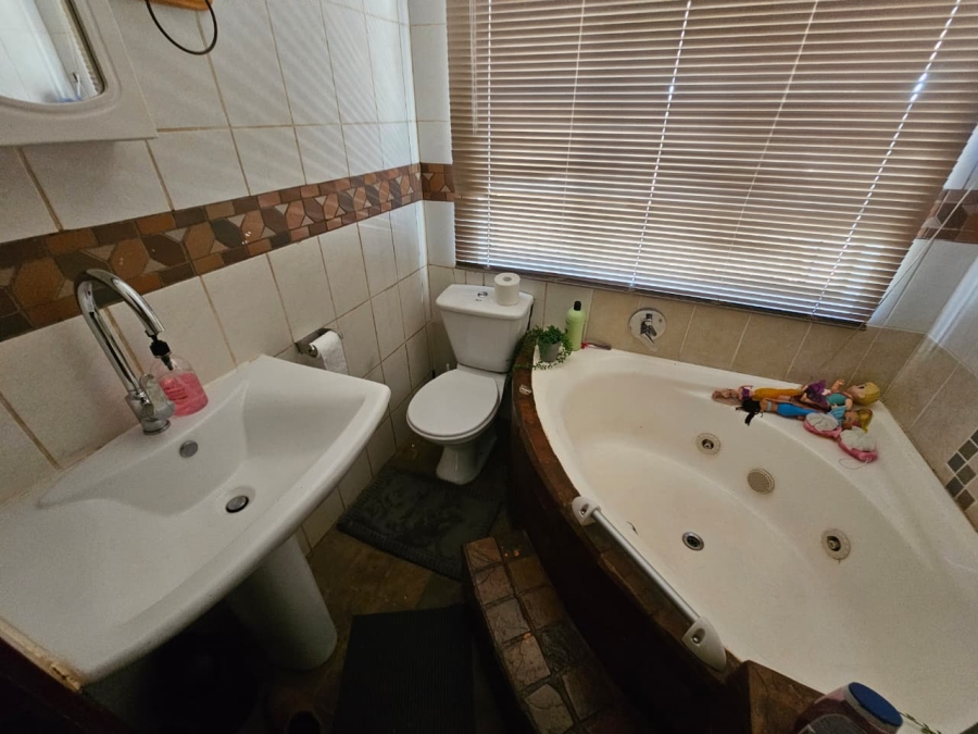  Bedroom Property for Sale in Raslouw Gauteng