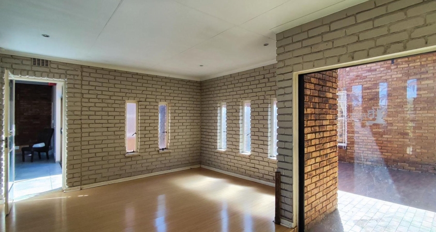 5 Bedroom Property for Sale in Terenure Gauteng