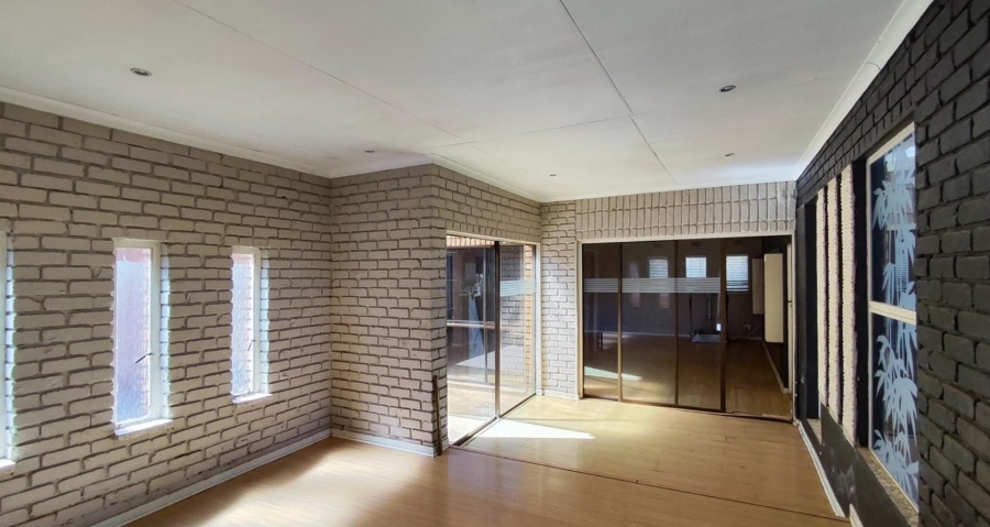 5 Bedroom Property for Sale in Terenure Gauteng