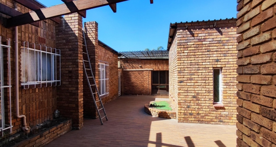5 Bedroom Property for Sale in Terenure Gauteng